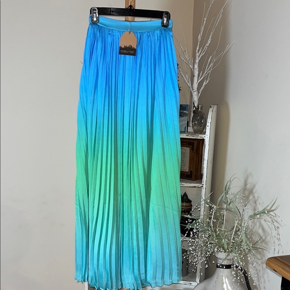 Main Strip Dresses & Skirts - NWT Main Strip S Beautiful PleateBlue/Aqua/Teal Ombré Maxi Skirt. Fully lined.